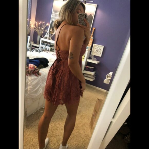 Lulu Dusty Rose Lace Romper with sexy tie back (fits like small / medium) - Picture 4 of 6